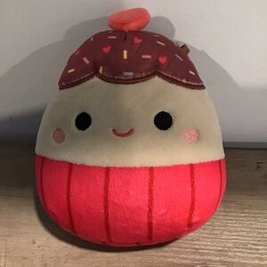 Squishmallow 5" "Elpha The Cupcake" Pink  Sweet Heart  Plush Kellytoy 2023